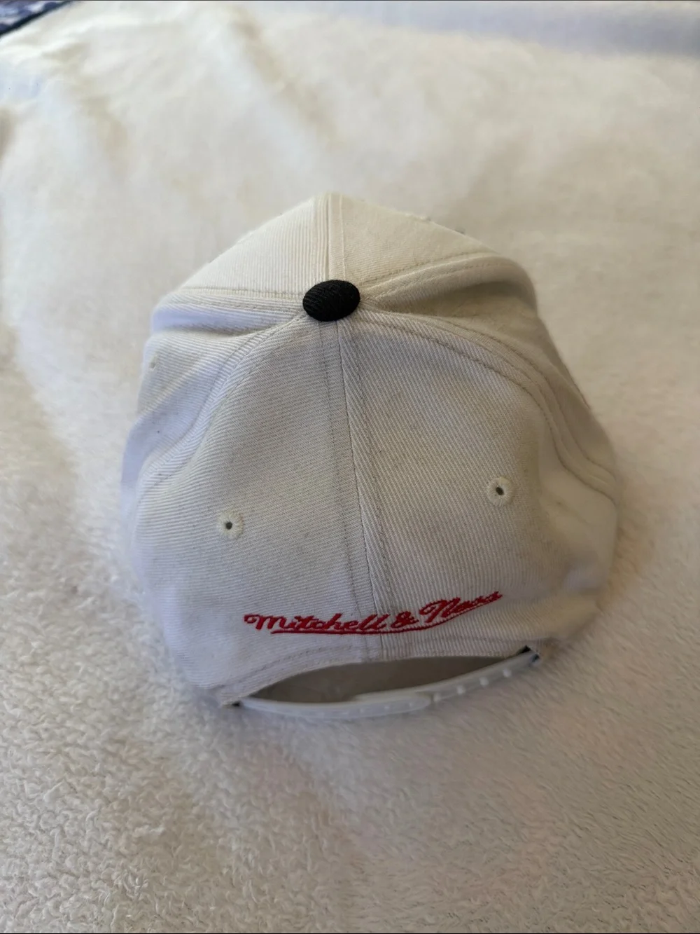 Mitchell & Ness White, Black & Red Chicago Bulls Kids Snapback Cap